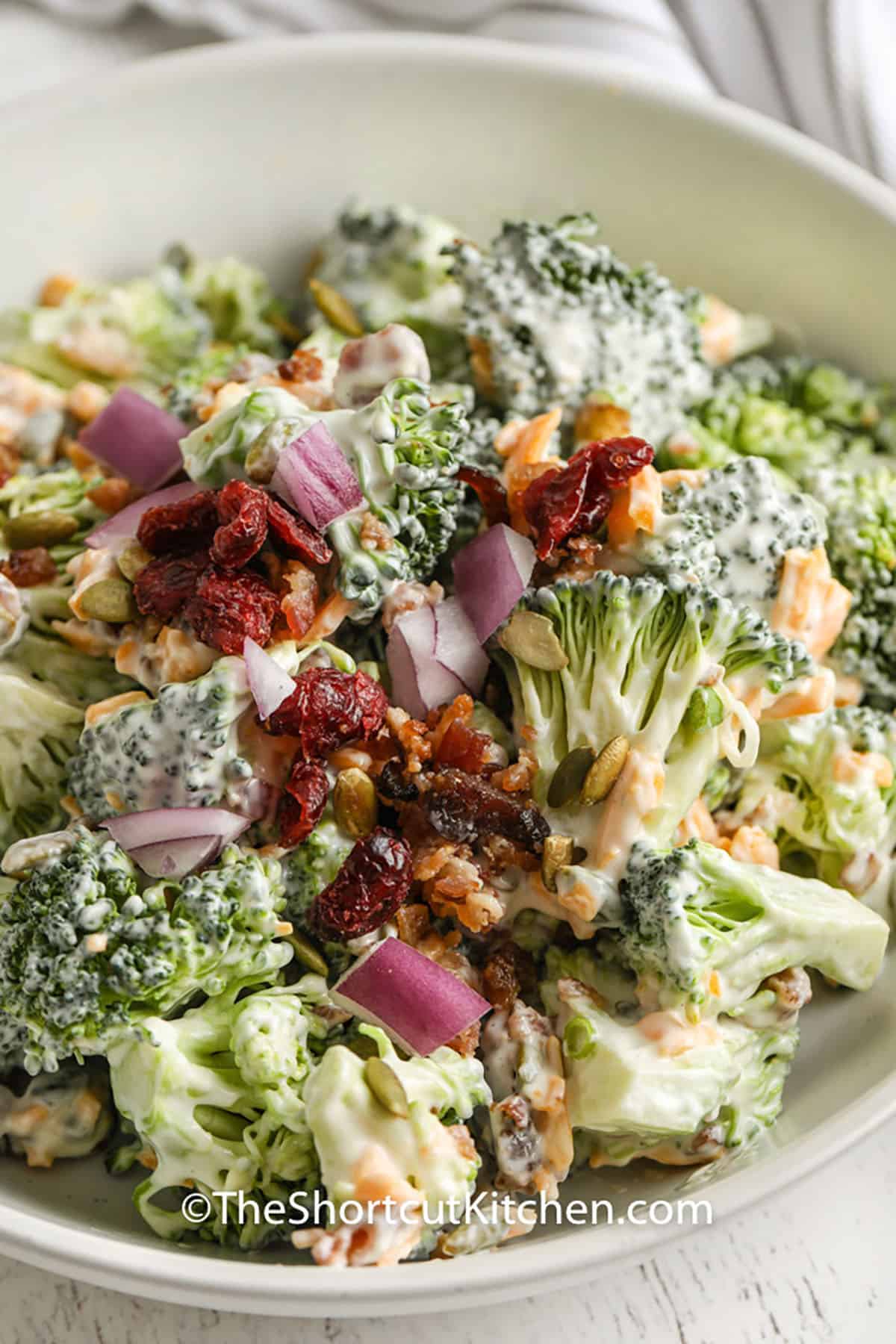 Minute Easy Broccoli Salad: A Crowd-Pleasing Side